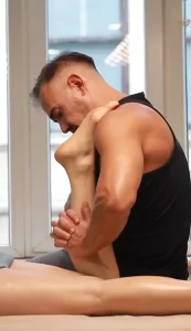A massage therapist in Istanbul performing a relaxing calf massage during a professional session